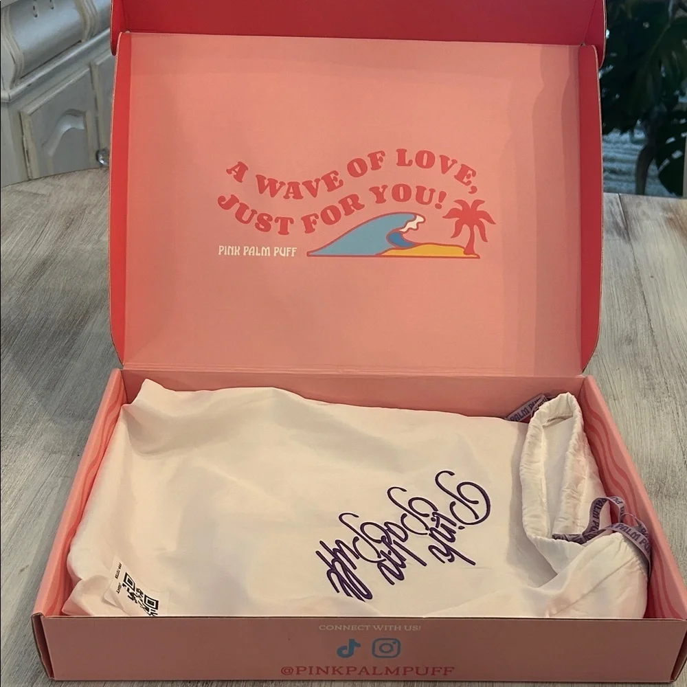 Pink Palm Puff Box and Dust Bag only